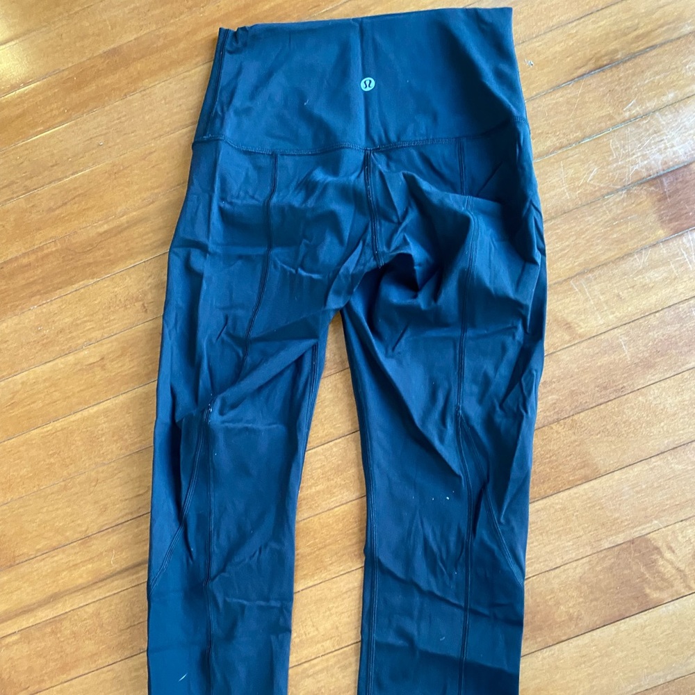Lululemon wunder under crop II - scallop full on luxtreme 24”